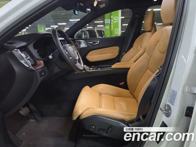 Volvo XC60 Generation 2 — Фото автомобиля 14