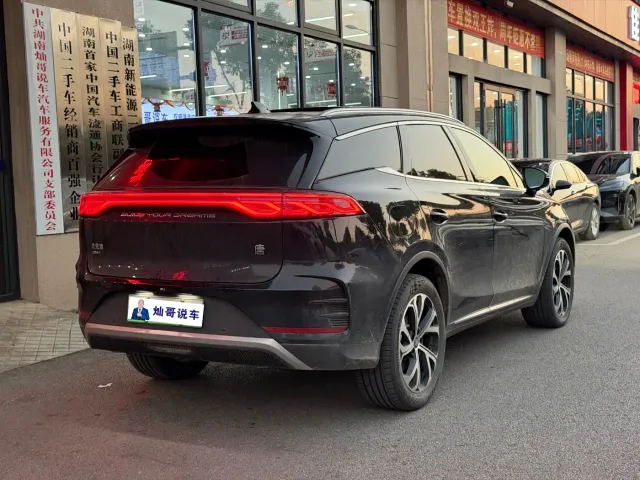 BYD Tang — Фото автомобиля 8