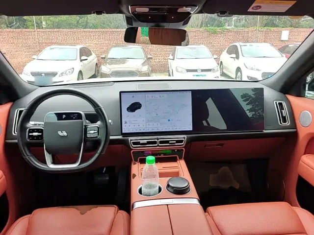 Li Auto L8 — Фото автомобиля 9