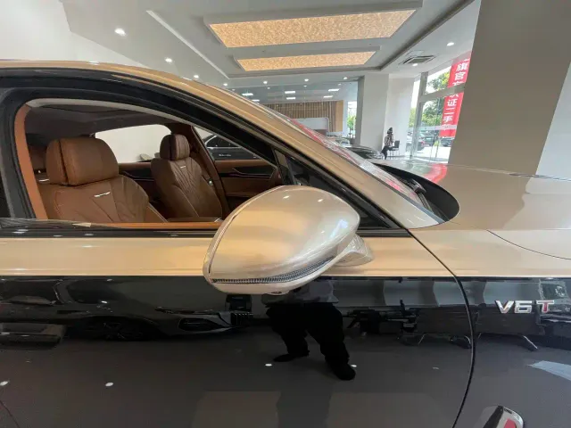 Hongqi H9 — Фото автомобиля 10