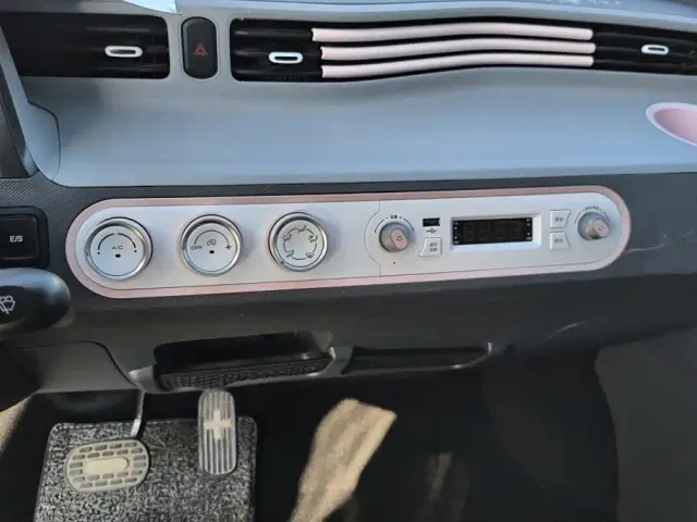 Wuling Hongguang Mini EV — Фото автомобиля 13