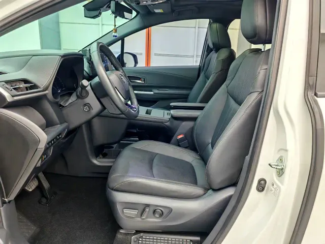 Toyota Sienna — Фото автомобиля 5