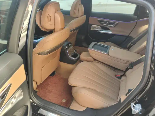 Mercedes-Benz E-Class — Фото автомобиля 11
