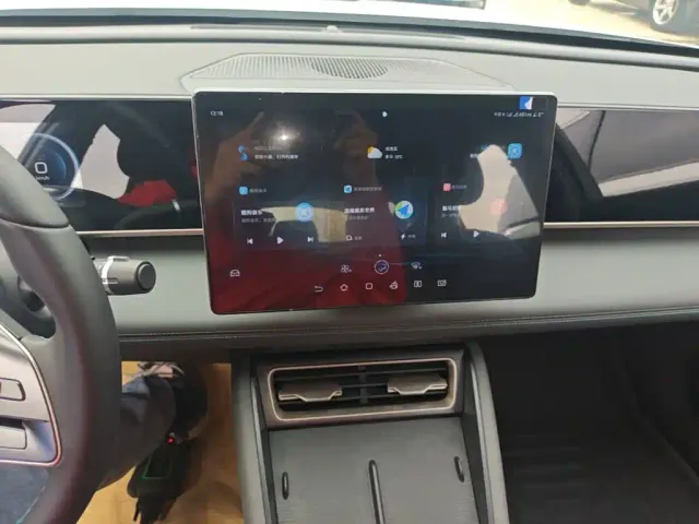 BYD Qin L — Фото автомобиля 12