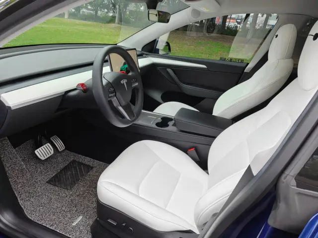 Tesla Model Y — Фото автомобиля 6