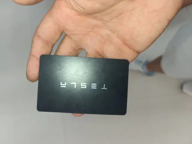 Tesla Model Y — Фото автомобиля 8