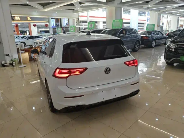 Volkswagen Golf — Фото автомобиля 4