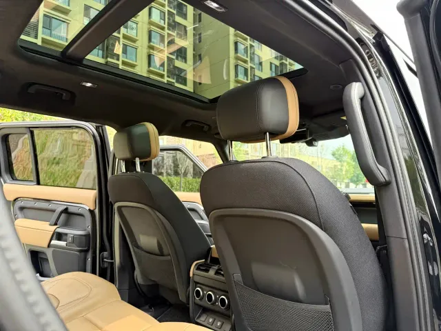 Land Rover Defender — Фото автомобиля 15