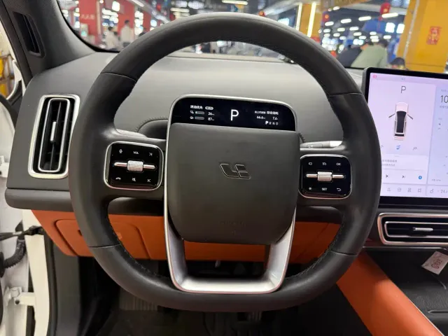 Li Auto L7 — Фото автомобиля 8