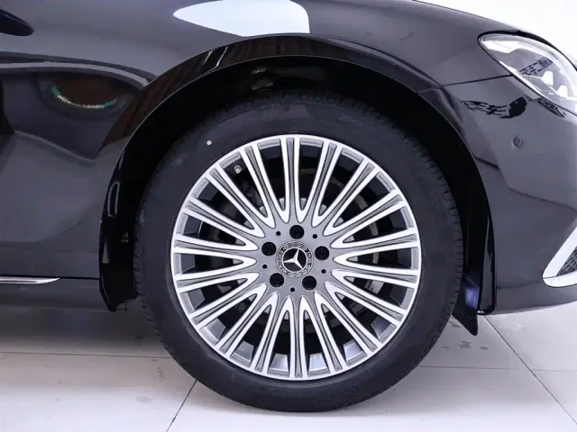 Mercedes-Benz E-Class — Фото автомобиля 6