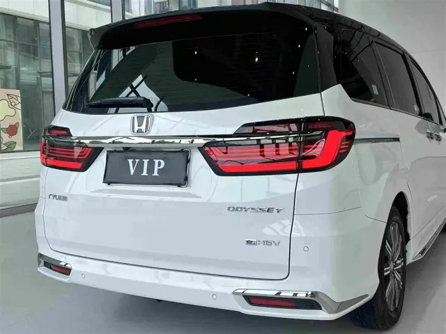 Honda Odyssey — Фото автомобиля 12