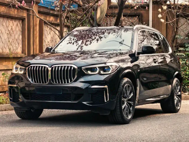 Фотография автомобиля — BMW X5