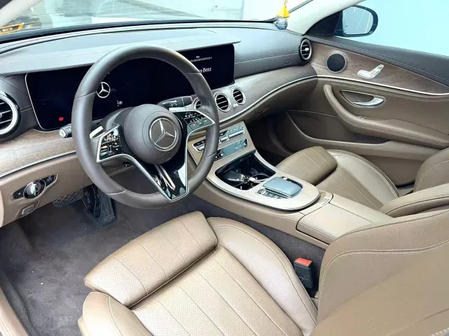 Mercedes-Benz E-Class — Фото автомобиля 5