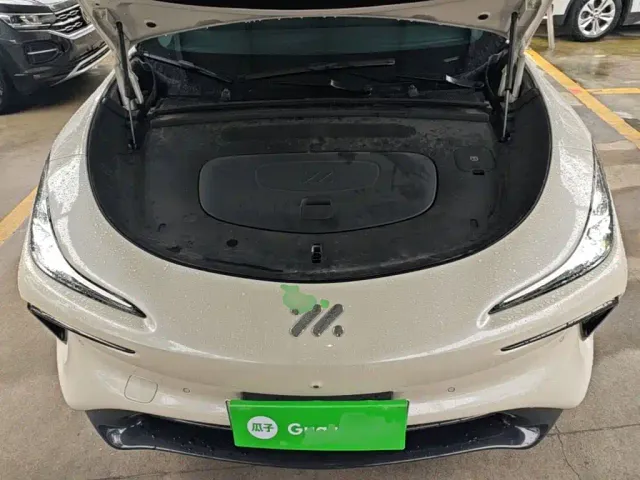 IM Motors LS6 — Фото автомобиля 19