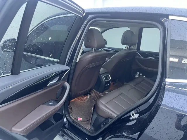 BMW iX3 — Фото автомобиля 5