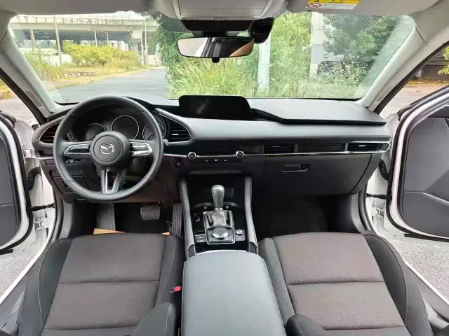 Mazda Axela — Фото автомобиля 12