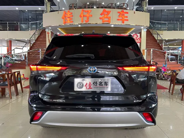 Toyota Highlander — Фото автомобиля 4