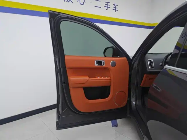 Li Auto L8 — Фото автомобиля 7