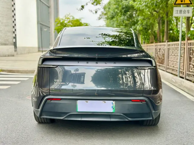 Tesla Model Y — Фото автомобиля 5