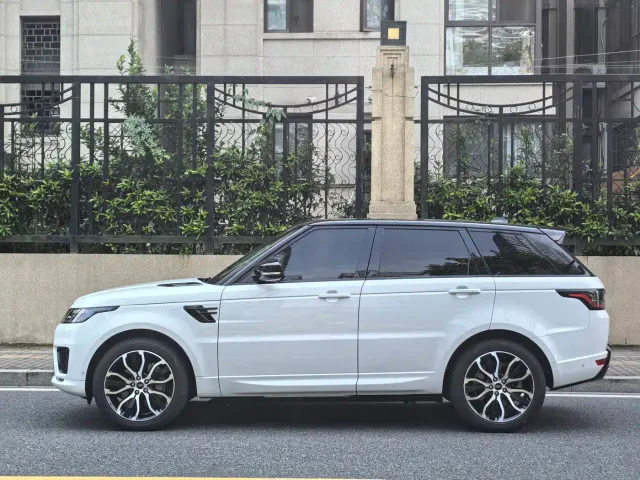 Land Rover Range Rover Sport — Фото автомобиля 4