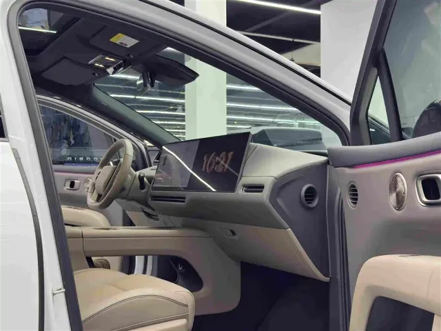 Li Auto i6 — Фото автомобиля 10