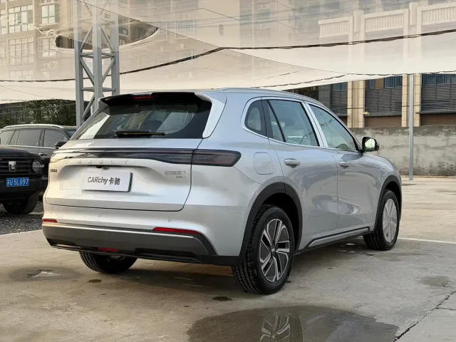 Geely Galaxy Starship 7 EM-i — Фото автомобиля 4