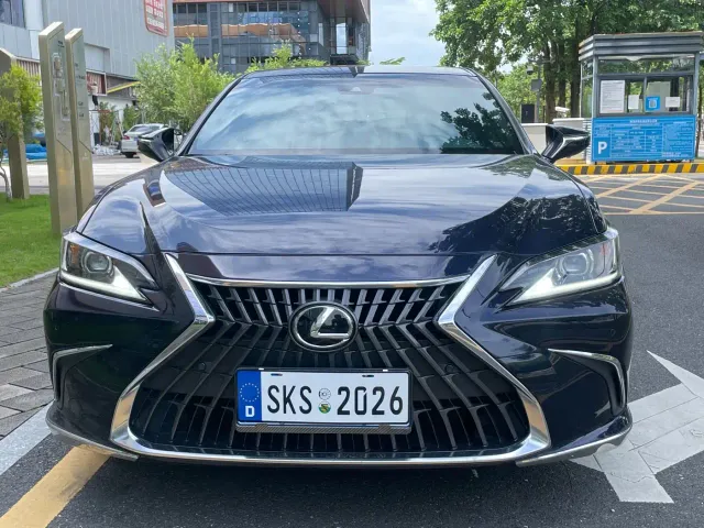 Lexus ES — Фото автомобиля 2