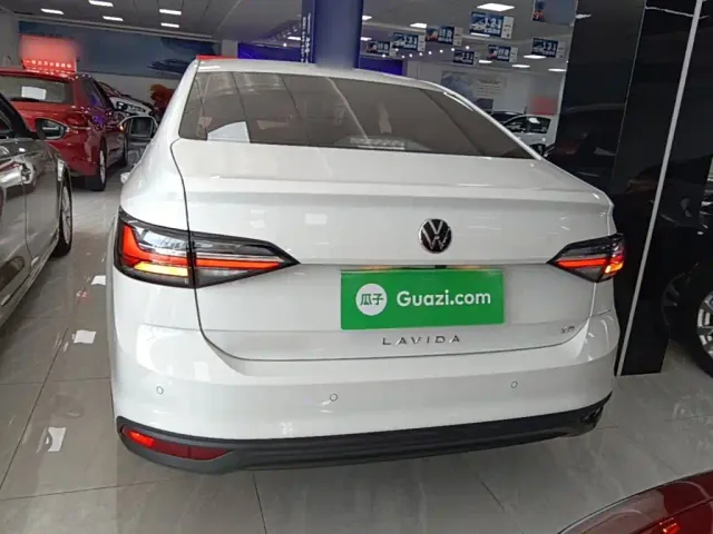 Volkswagen Lavida — Фото автомобиля 5
