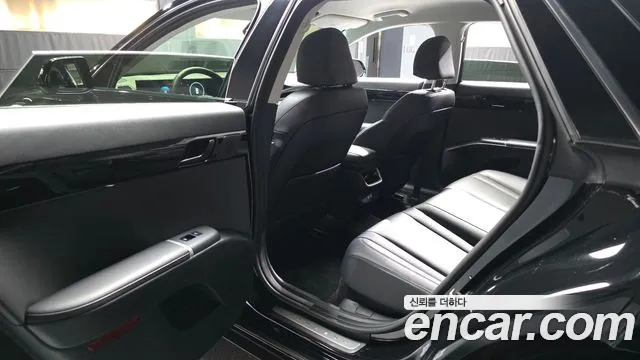 Hyundai Grandeur Grandeur (GN7) 2.5 Бензин 2WD — Фото автомобиля 21