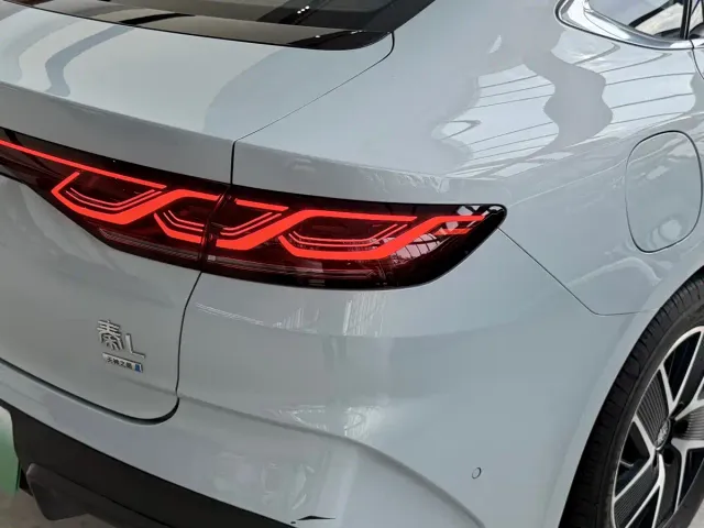 BYD Qin L — Фото автомобиля 8