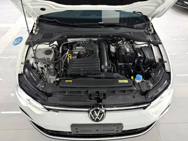 Volkswagen Golf — Фото автомобиля 12