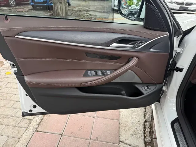 BMW 5 Series — Фото автомобиля 5