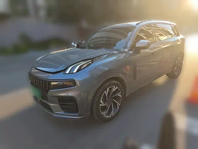 Фотография автомобиля — Lynk & Co 09 EM-P