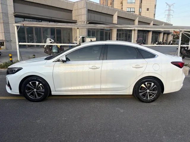Changan Eado — Фото автомобиля 18