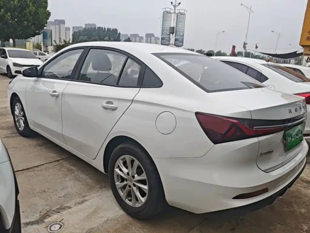 Roewe i5 — Фото автомобиля 4