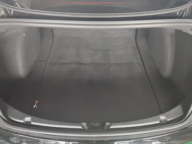 Tesla Model 3 — Фото автомобиля 18
