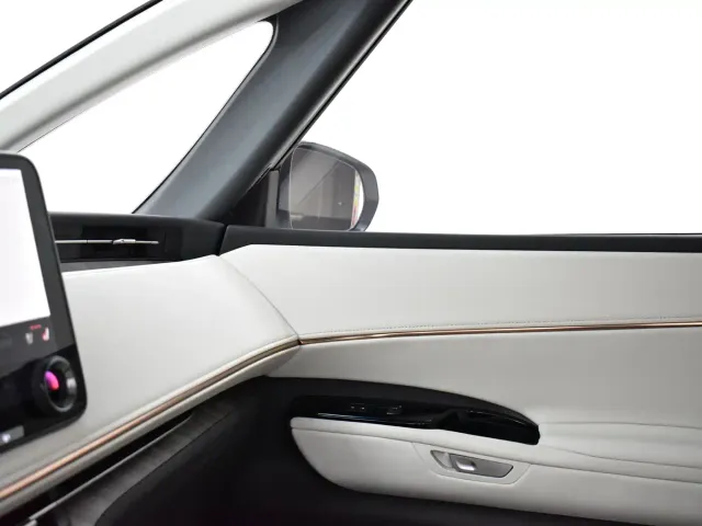 Lexus LM — Фото автомобиля 18