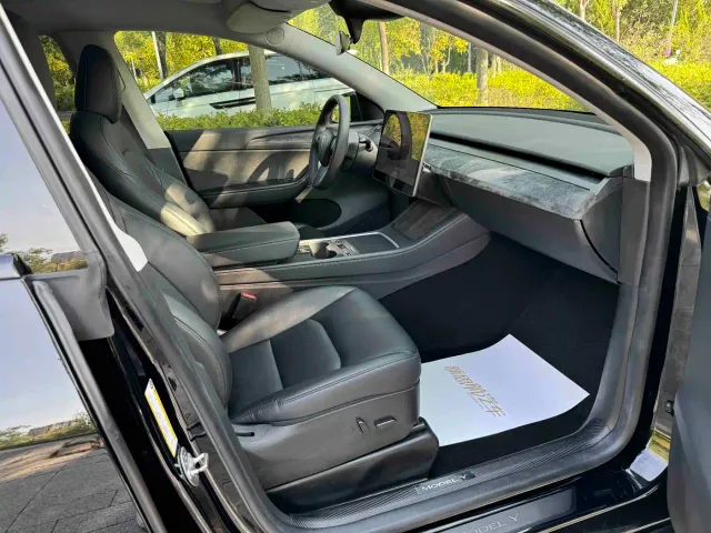 Tesla Model Y — Фото автомобиля 7