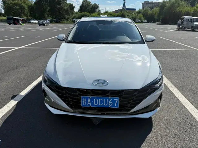 Hyundai Elantra — Фото автомобиля 2