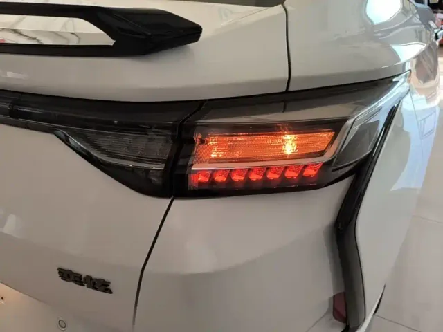 Dongfeng Yixuan — Фото автомобиля 7