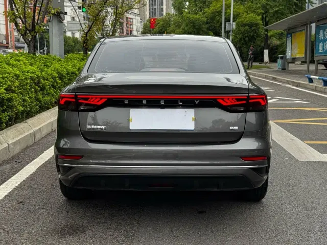 Geely Emgrand — Фото автомобиля 23