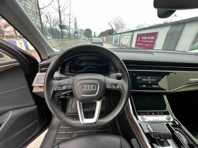 Audi Q7 — Фото автомобиля 8