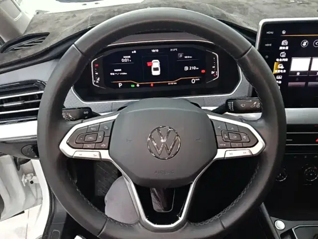 Volkswagen Lavida — Фото автомобиля 10