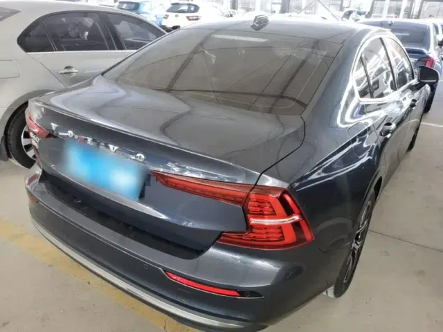 Volvo S60 — Фото автомобиля 6
