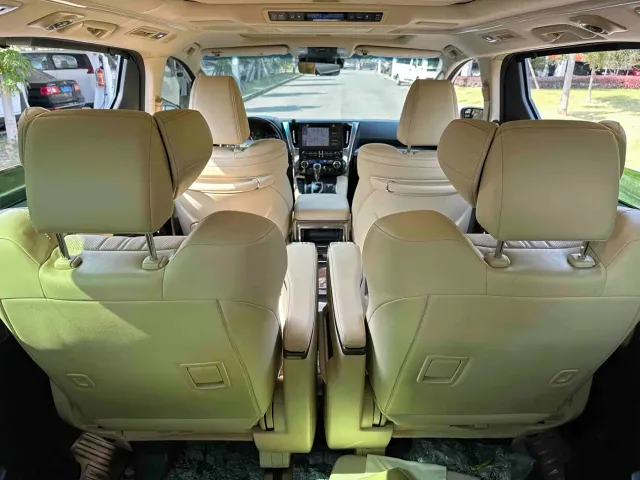 Toyota Vellfire — Фото автомобиля 11