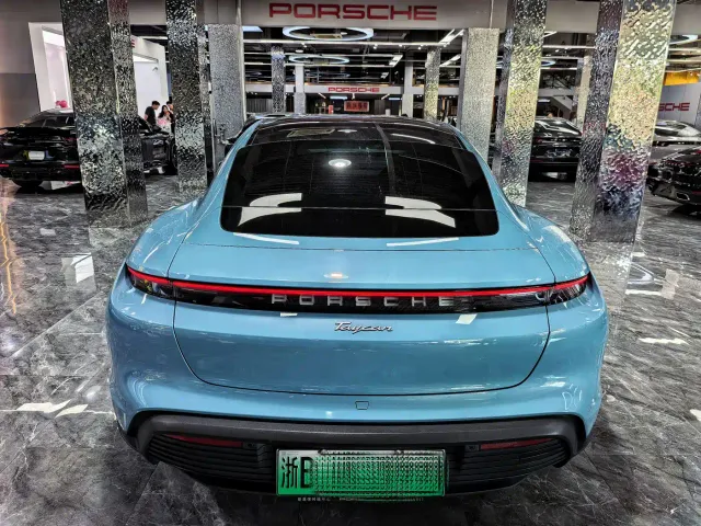 Porsche Taycan — Фото автомобиля 6