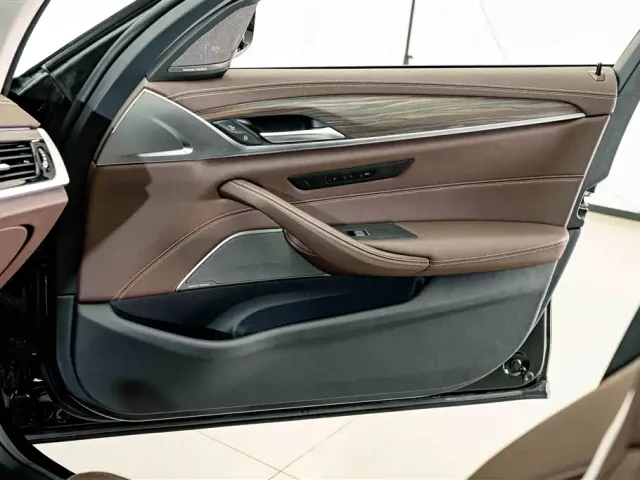 BMW 5 Series — Фото автомобиля 16