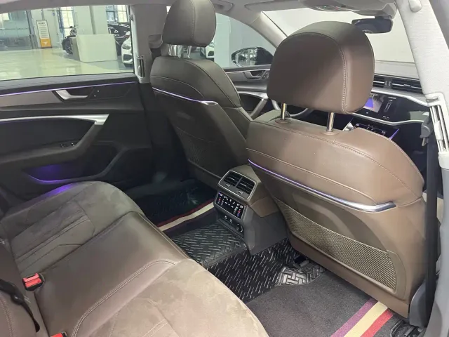 Audi A7L — Фото автомобиля 10