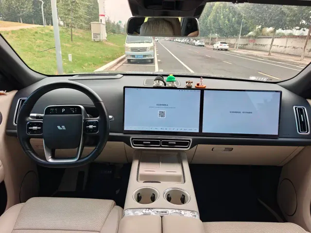 Li Auto L8 — Фото автомобиля 10