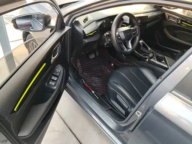 Roewe i5 — Фото автомобиля 15